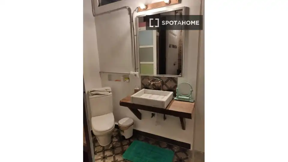 Bathroom of Flat for rent in Valencia  with Air Conditioner, Heating and Furnished
