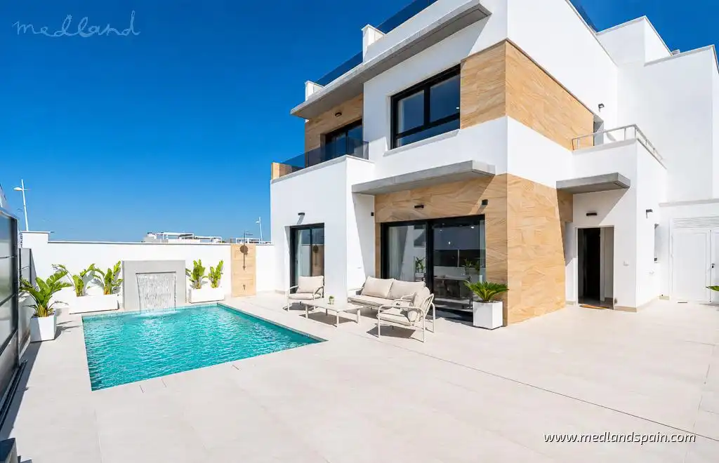 Chalet con piscina en venta en Benijófar