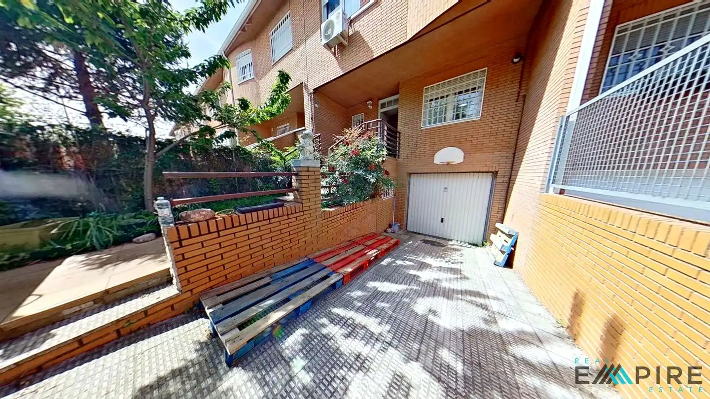 Vista exterior de Casa adosada en venta en Valdemoro con Aire acondicionado, Calefacción y Amueblado