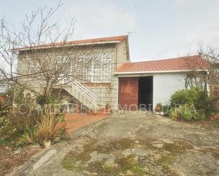 Vista exterior de Casa o xalet en venda en Vilanova de Arousa amb Terrassa i Balcó