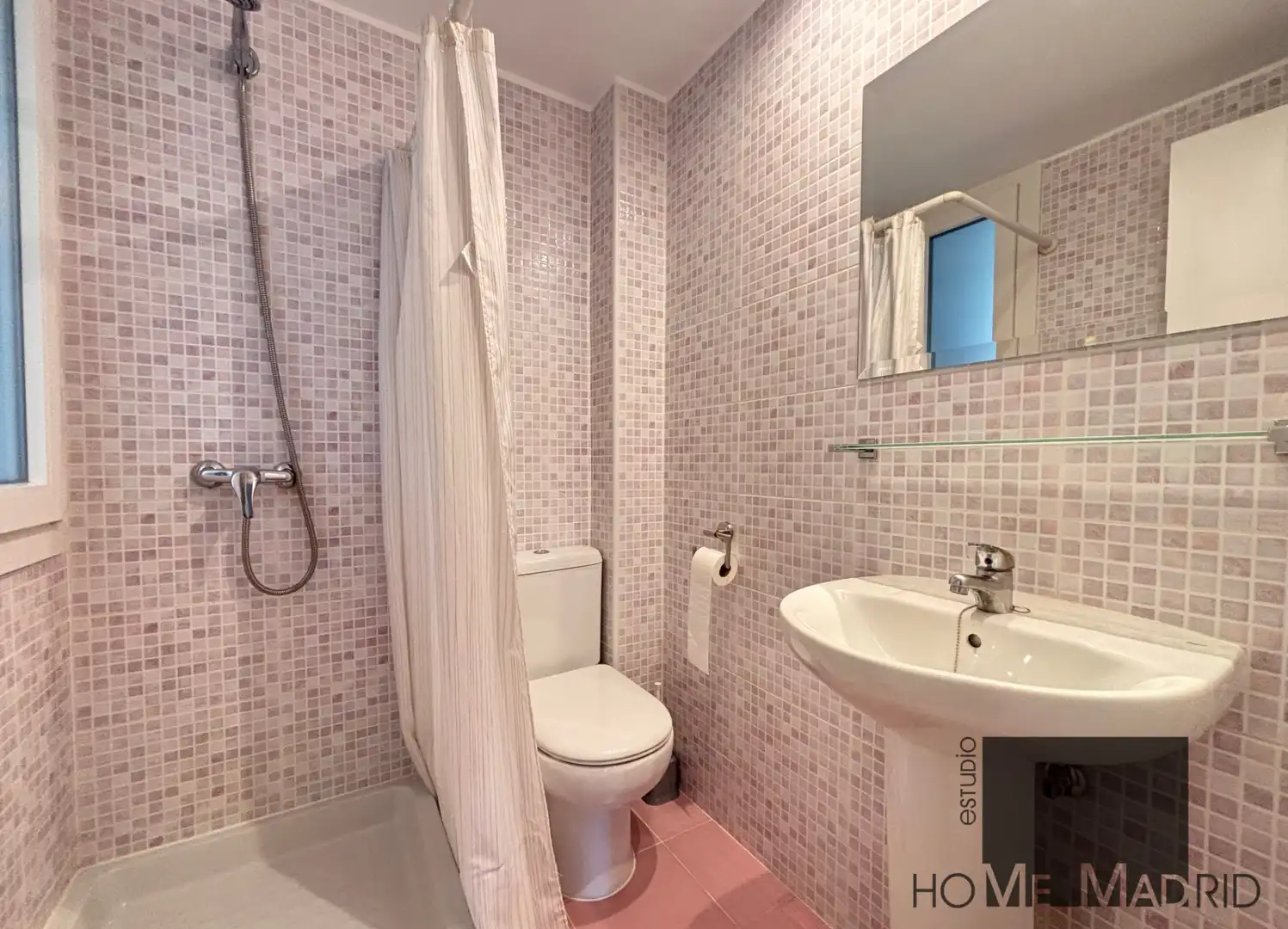 Bathroom of Flat for rent in Madrid  with Air Conditioner, Heating and Terrace