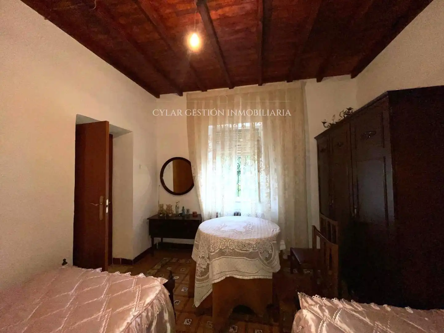 Dormitori de Casa o xalet en venda en San Pedro de Rozados amb Calefacció, Traster i Moblat