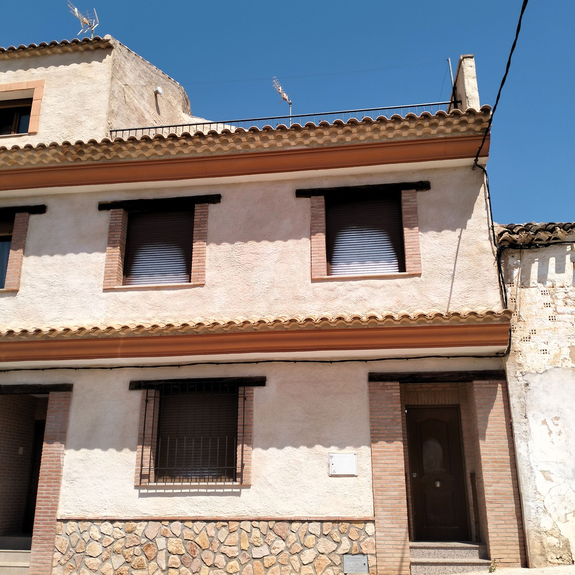 Exterior view of Single-family semi-detached for sale in Munera  with Air Conditioner, Terrace and Storage room