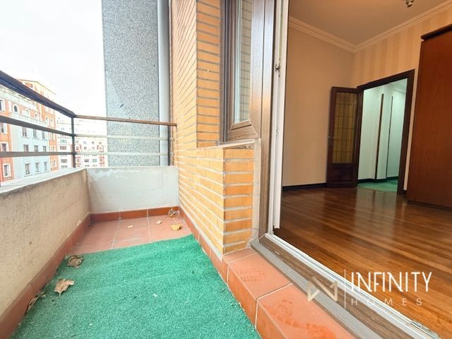 Terraza de Piso en venta en Bilbao  con Calefacción, Trastero y Balcón