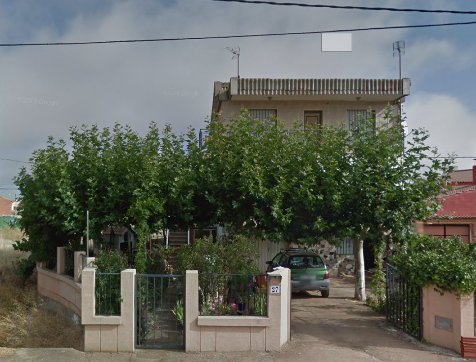 Vista exterior de Casa adosada en venda en El Burgo Ranero  amb Calefacció, Jardí privat i Terrassa