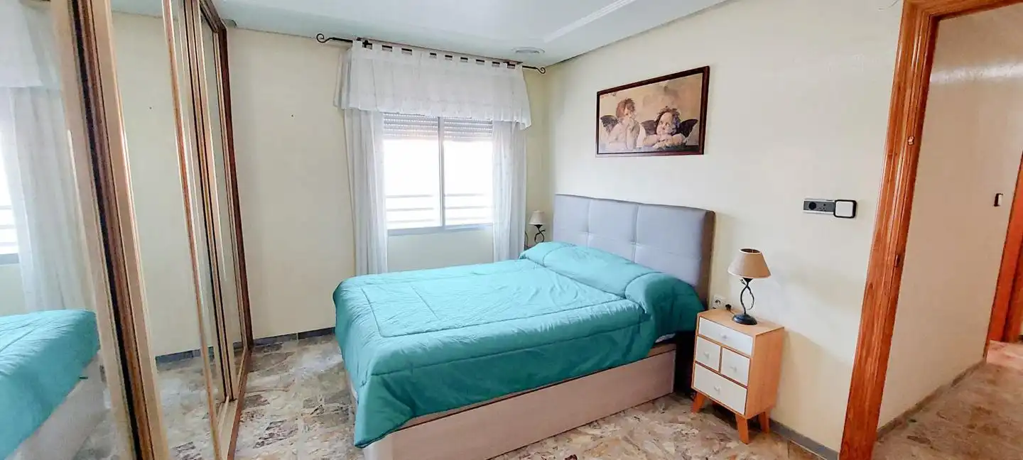 Habitación de Piso de alquiler en Elche / Elx con Amueblado y Balcón