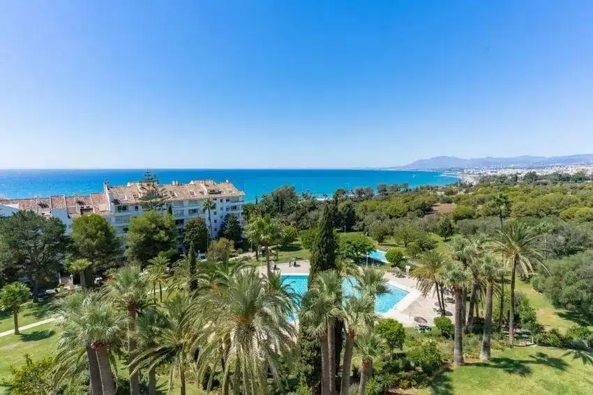 Vista exterior de Piso en venta en Marbella con Aire acondicionado, Calefacción y Jardín privado