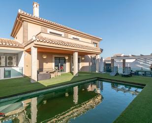 Vista exterior de Casa o xalet en venda en Valderrubio amb Aire condicionat, Terrassa i Piscina