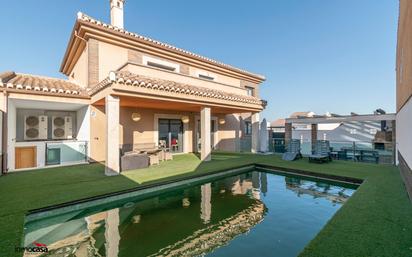 Vista exterior de Casa o xalet en venda en Valderrubio amb Aire condicionat, Terrassa i Piscina