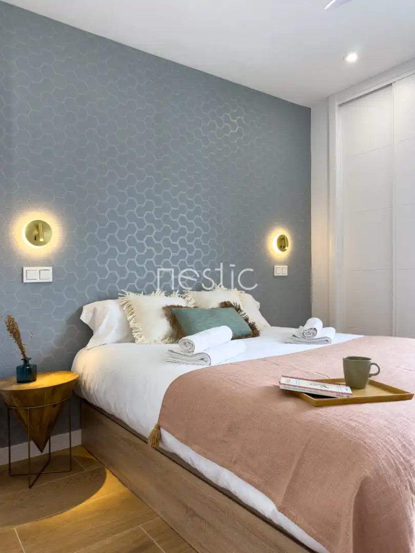 Dormitori de Apartament de lloguer en Madrid amb Aire condicionat, Calefacció i Terrassa
