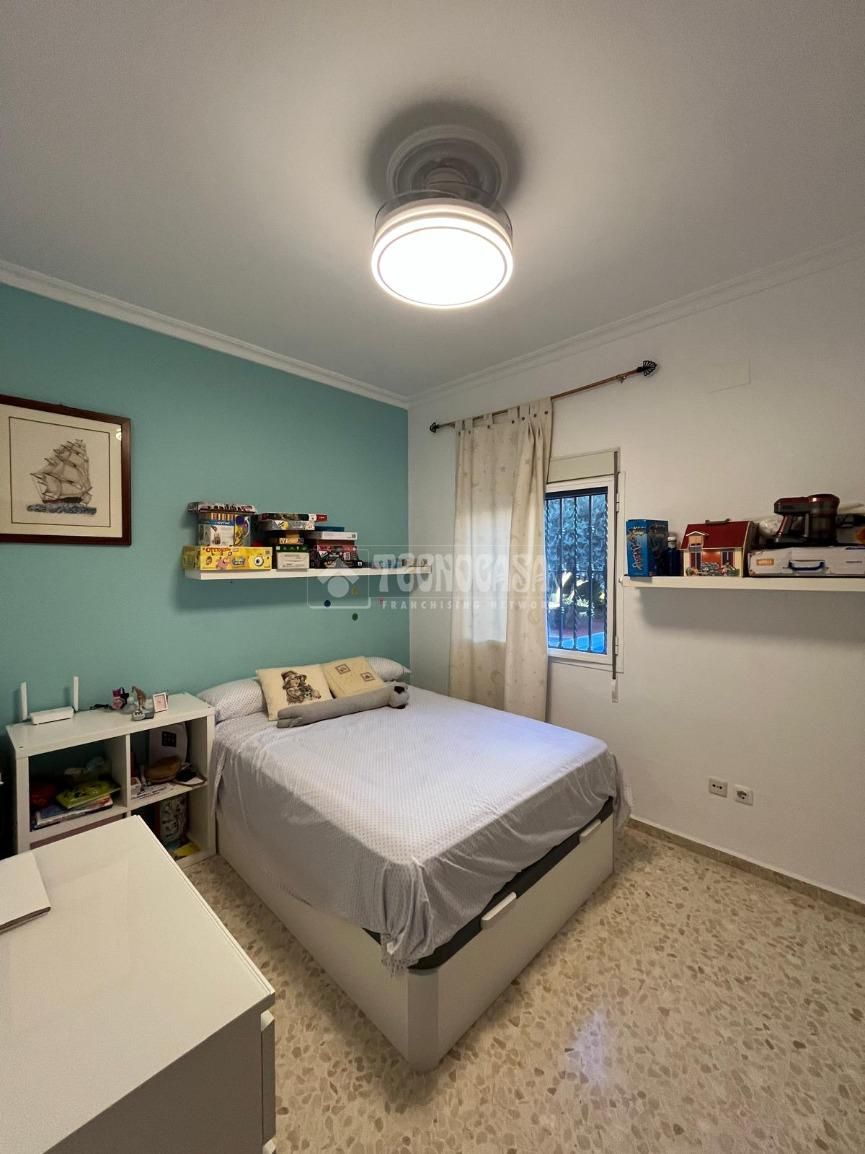 Dormitori de Casa o xalet en venda en Mairena del Alcor amb Aire condicionat, Piscina i Piscina comunitària