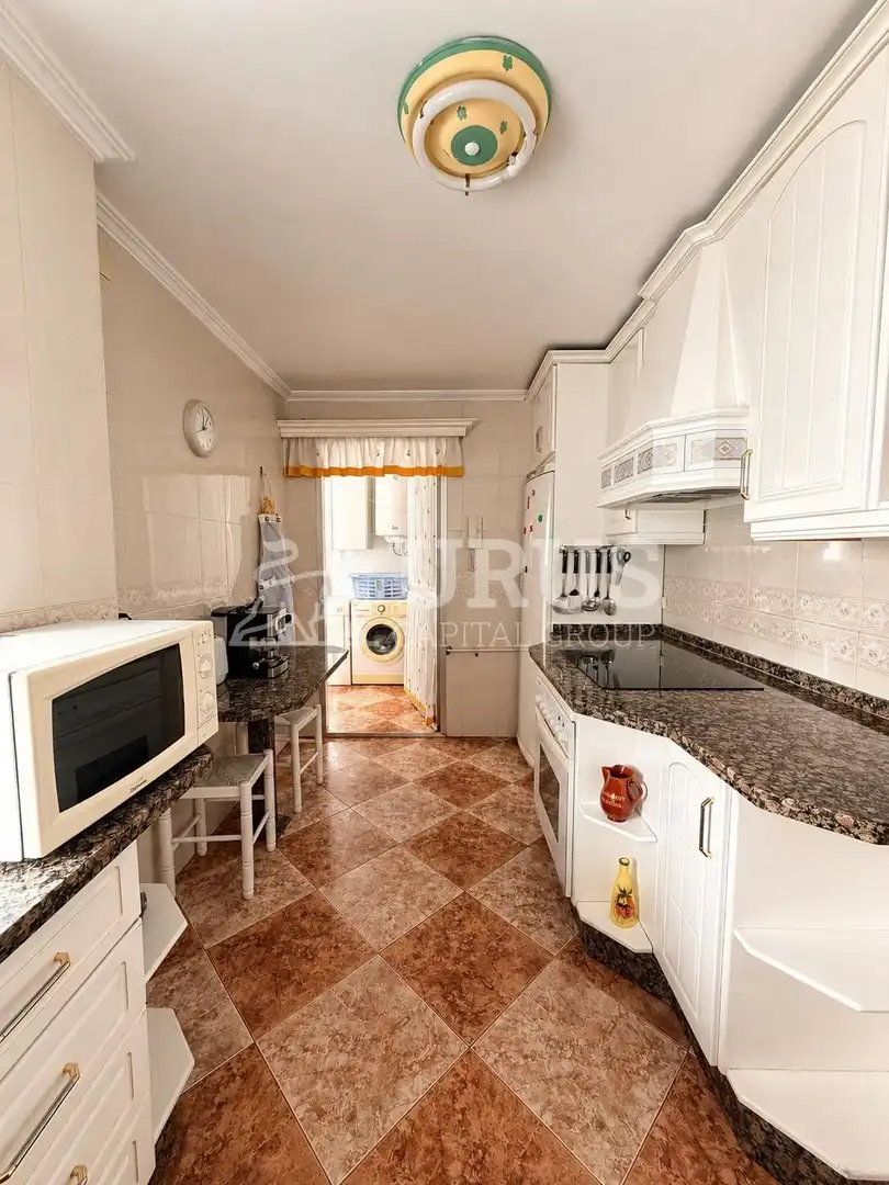 Piso en venta en CENTRO DE SALUD, Poniente-Norte - Miralbaida - Parque Azahara