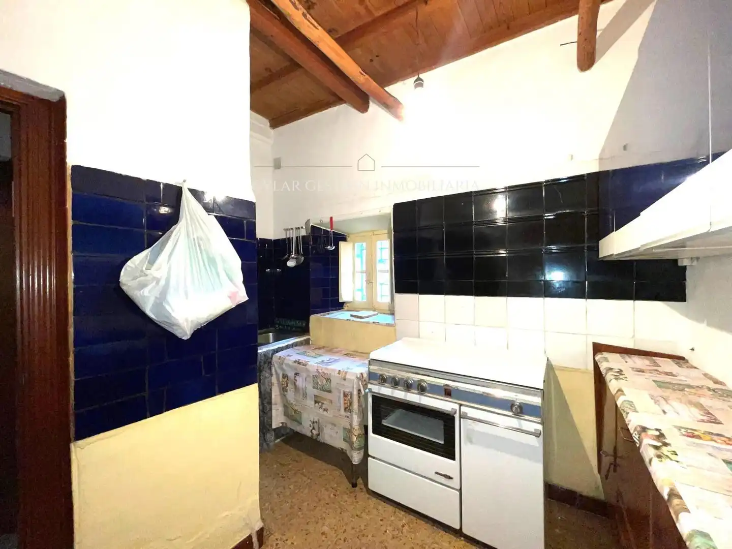 Cuina de Casa o xalet en venda en San Pedro de Rozados amb Calefacció, Traster i Moblat