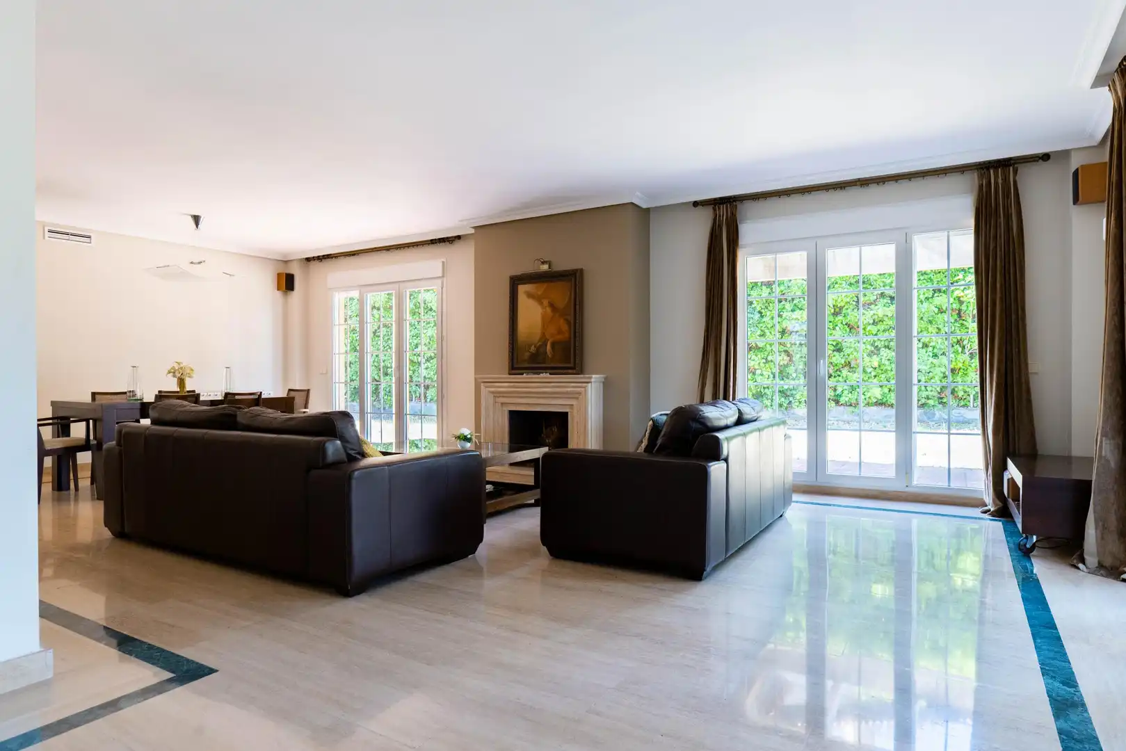 Sala d'estar de Casa o xalet en venda en Las Rozas de Madrid amb Calefacció, Jardí privat i Terrassa