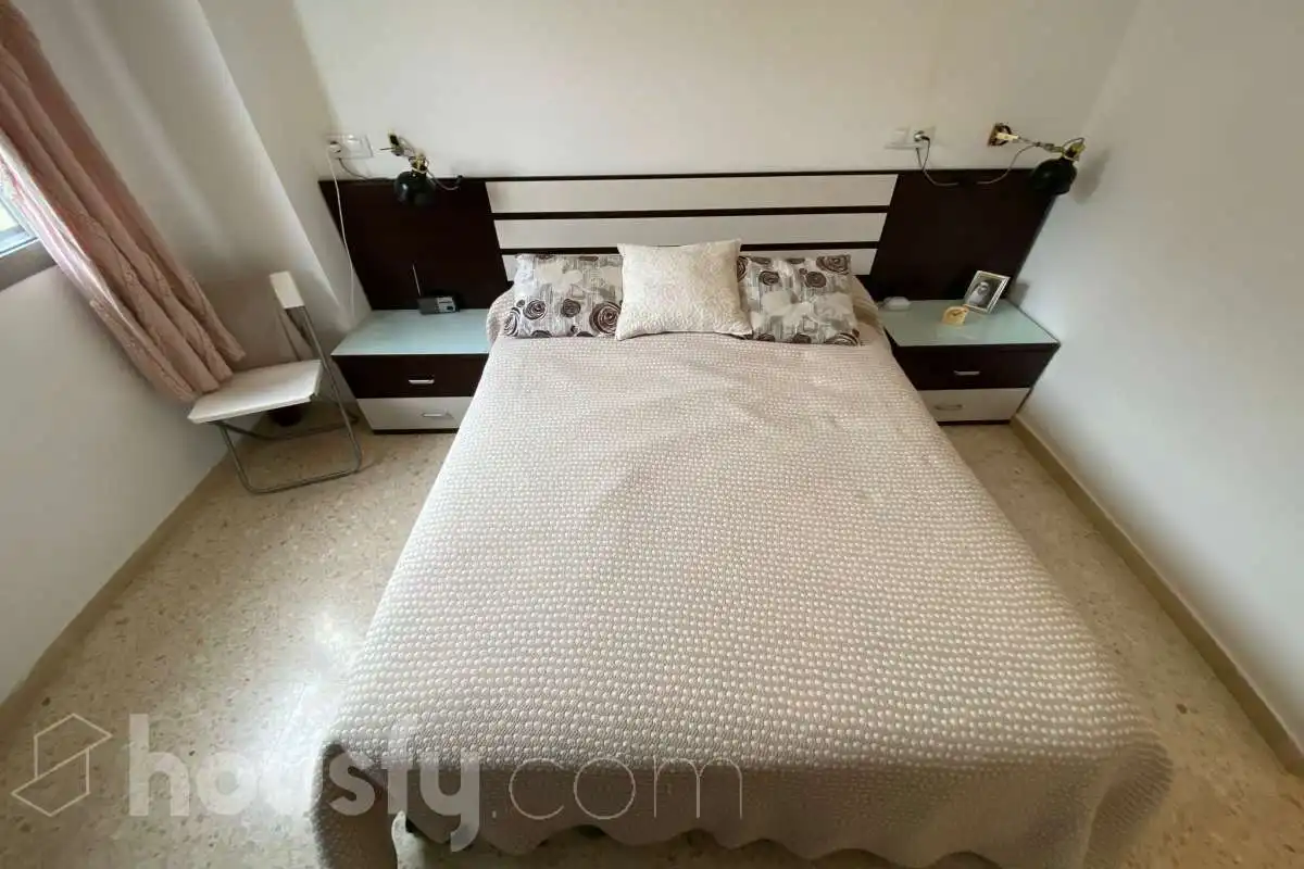 Schlafzimmer von Wohnung zur Miete in Sevilla mit Klimaanlage, Terrasse und Balkon