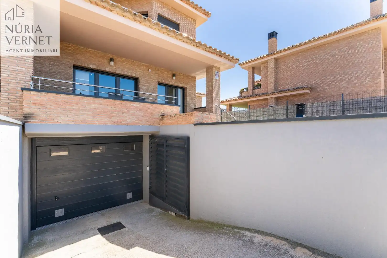 Vista exterior de Casa adosada en venda en Reus amb Calefacció, Jardí privat i Terrassa