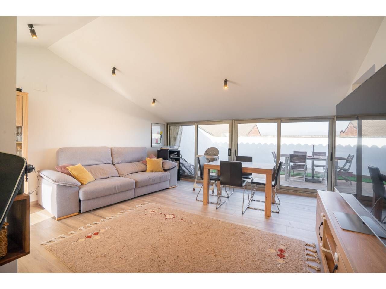 Living room of Duplex for sale in Sant Hipòlit de Voltregà  with Air Conditioner, Heating and Terrace