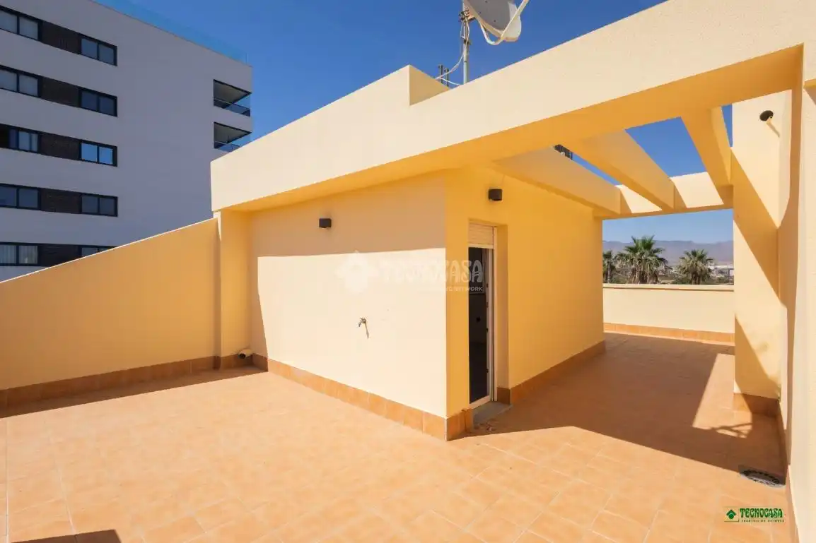 Terrassa de Casa adosada en venda en Almería