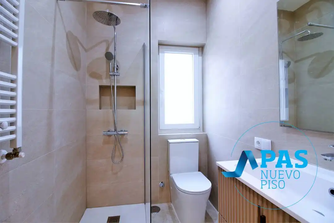 Baño de Piso en venta en Santander con Calefacción, Terraza y Balcón