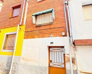 Vista exterior de Casa adosada en venda en Candeleda amb Traster