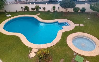 Piscina de Apartament en venda en Roquetas de Mar amb Jardí privat, Moblat i Forn