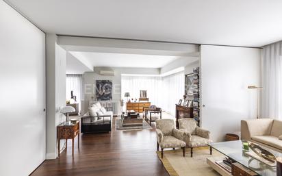 Living room of Apartment for sale in  Madrid Capital  with Air Conditioner and Parquet flooring