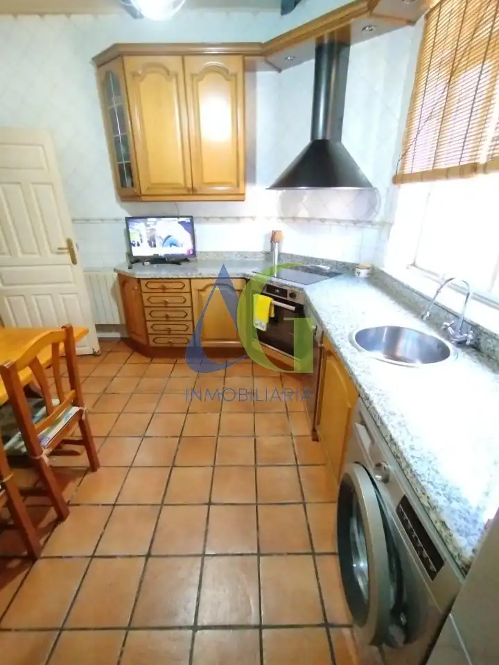 Cocina de Casa o chalet en venta en Santovenia de la Valdoncina con Calefacción, Jardín privado y Parquet