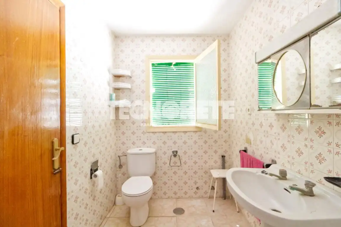 Baño de Casa adosada en venta en Consuegra con Jardín privado