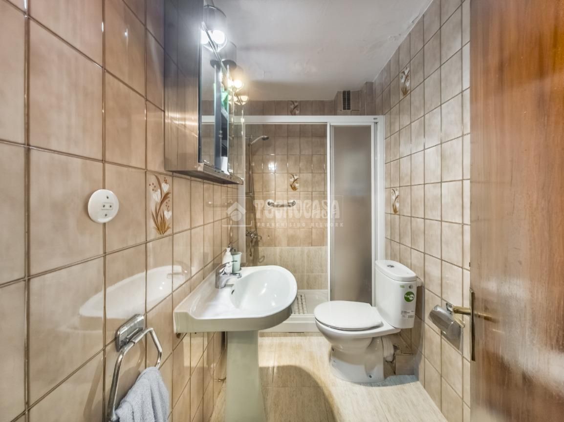 Baño de Piso en venta en  Madrid Capital con Calefacción, Terraza y Balcón