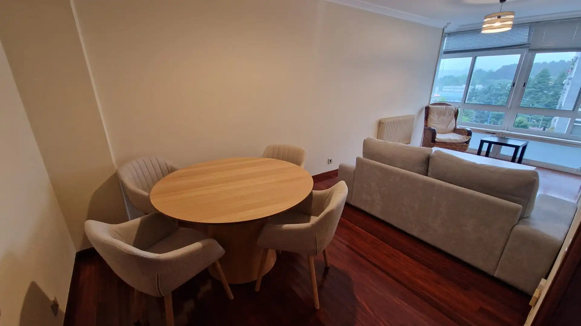Dining room of Duplexes for rent in Santiago de Compostela   with Heating, Parquet flooring and Oven