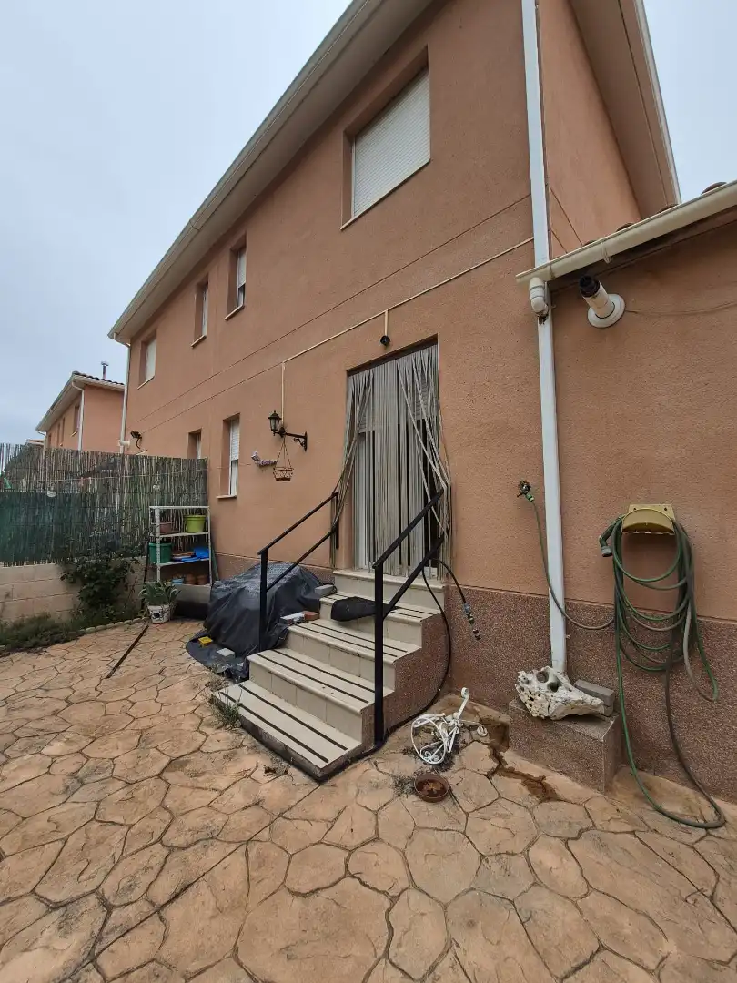 Vista exterior de Casa adosada en venta en Almoguera con Amueblado
