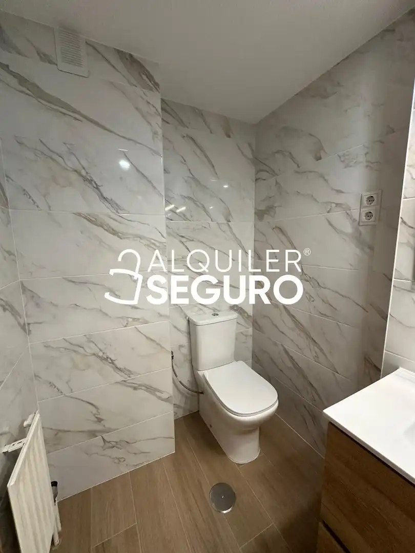 Badezimmer von Wohnung zur Miete in Fuenlabrada mit Heizung, Terrasse und Schwimmbad