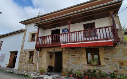 Vista exterior de Casa o xalet en venda en Puente Viesgo amb Balcó