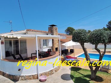 Villa con piscina in vendita a Carrer Avet