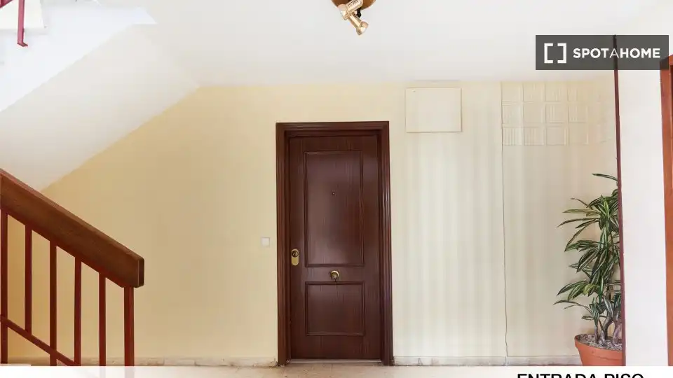 Flat for rent in Sevilla  with Air Conditioner, Heating and Furnished