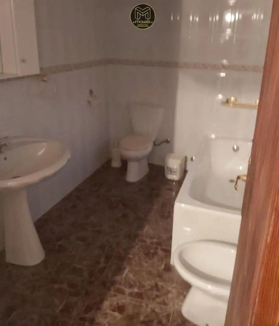 Bany de Casa o xalet en venda en Fuerte del Rey amb Terrassa