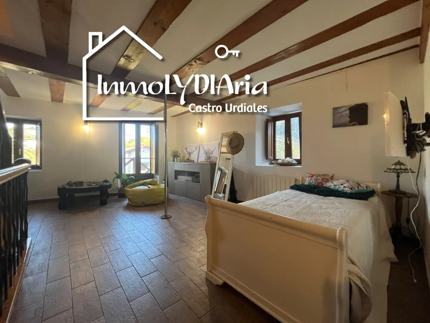 Vista exterior de Casa adosada en venta en Castro-Urdiales con Calefacción, Parquet y Terraza