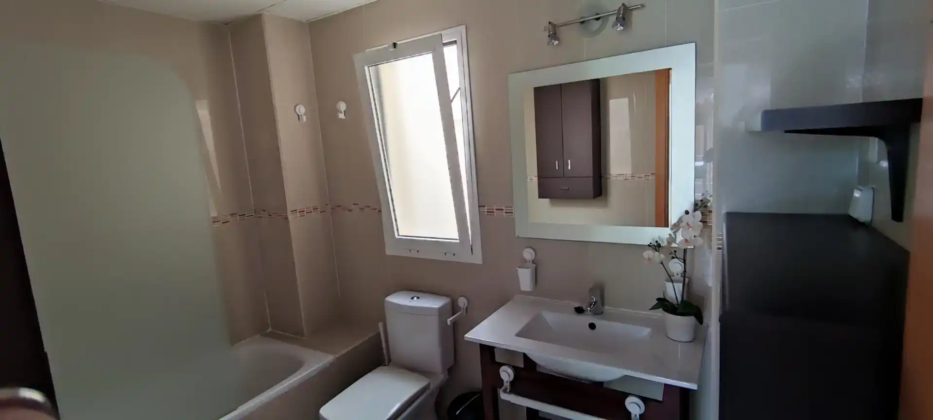 Bany de Apartament en venda en Manilva amb Balcó