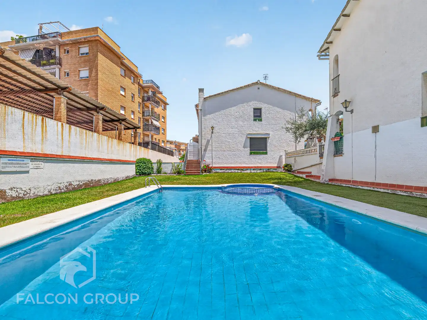 Piscina de Casa o xalet en venda en Calafell amb Aire condicionat, Calefacció i Jardí privat