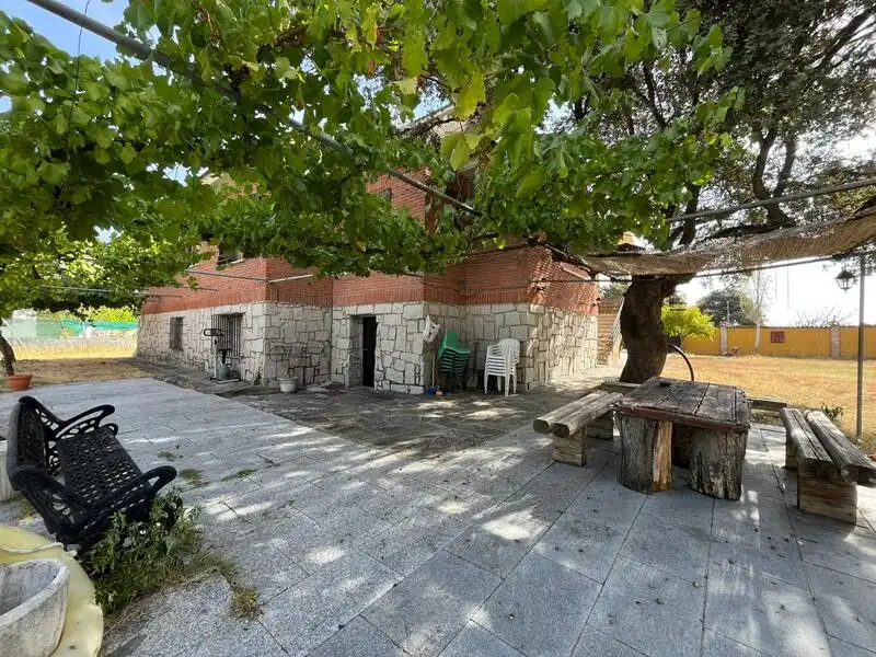 Vista exterior de Casa o chalet en venta en Cazalegas con Piscina