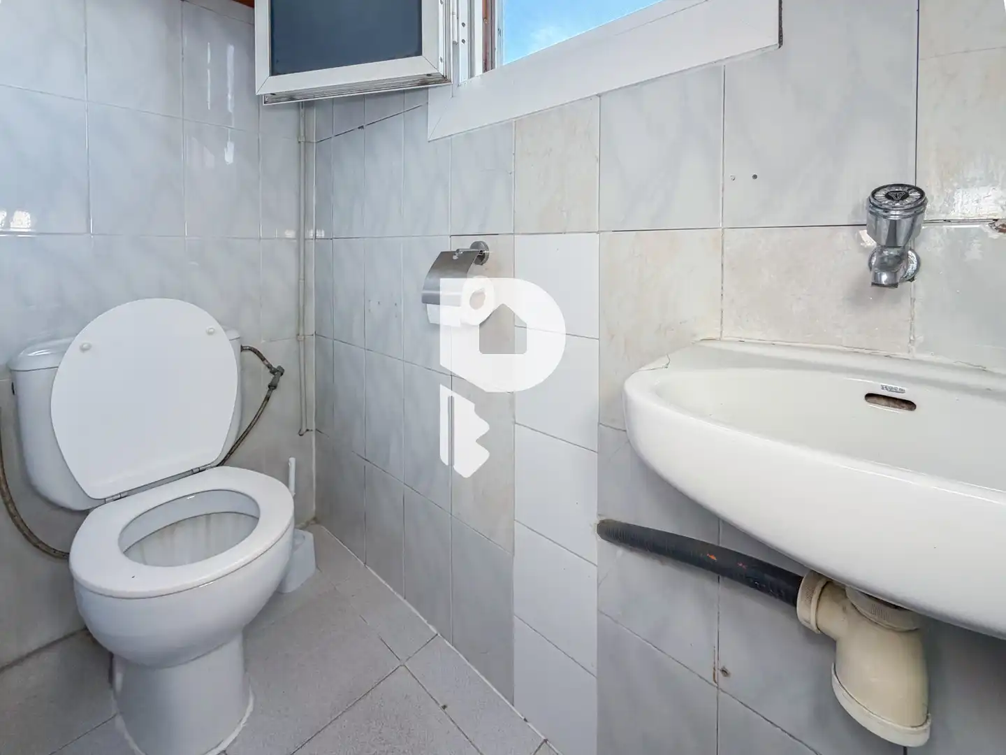 Badezimmer von Haus oder Chalet zum Verkauf in Sant Vicenç Dels Horts mit Terrasse, Abstellraum und Fernseher