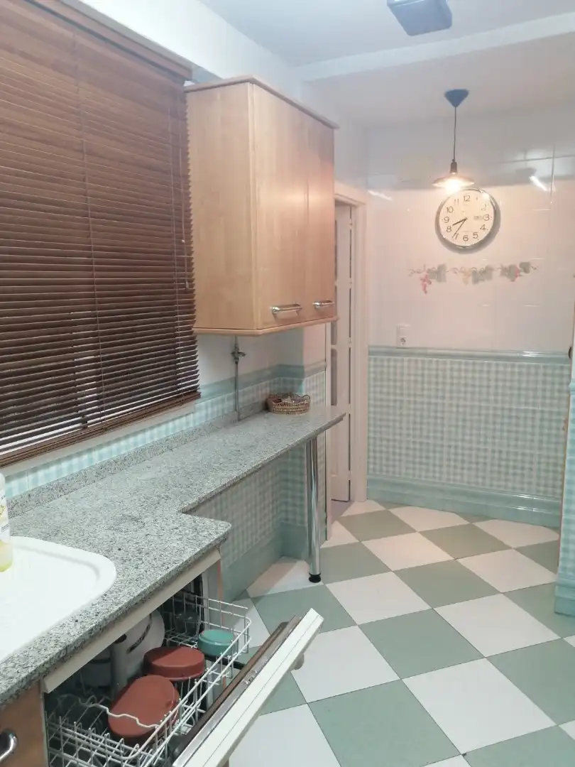 Kitchen of Flat for sale in Sevilla  with Air Conditioner, Furnished and Oven