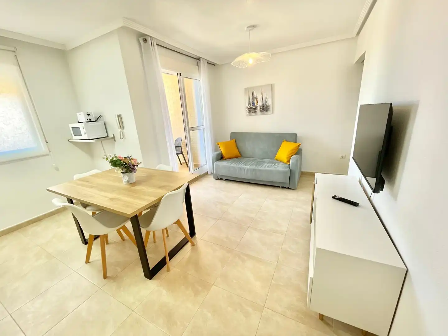 Sala d'estar de Apartament de lloguer en Los Alcázares amb Aire condicionat, Traster i Moblat