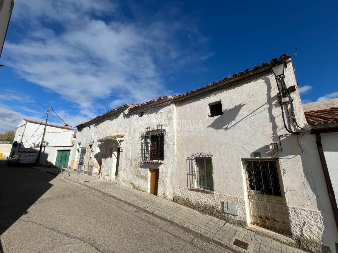 Vista exterior de Casa adosada en venda en Torres de la Alameda
