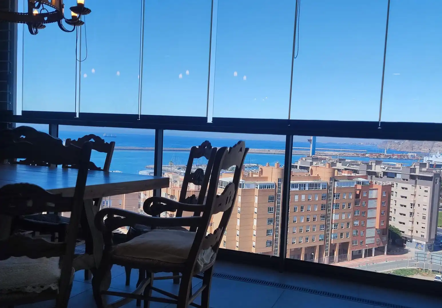Vista exterior de Piso de alquiler en Almería con Aire acondicionado, Calefacción y Jardín privado