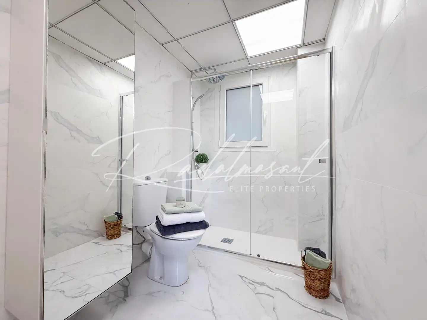 Baño de Piso en venta en Reus con Aire acondicionado, Calefacción y Terraza