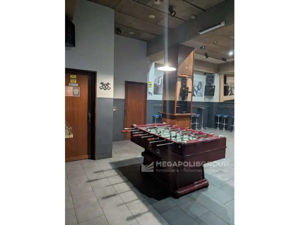 Local en venta en L'Hospitalet de Llobregat con Aire acondicionado