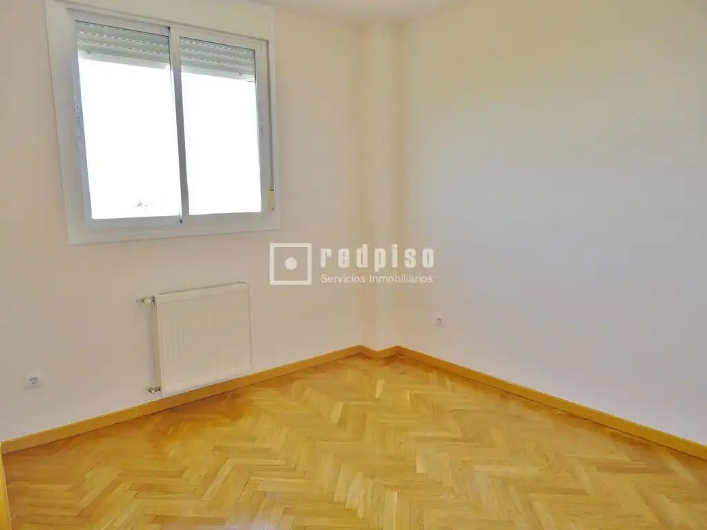 Bedroom of Flat for rent in Madrid  with Air Conditioner, Heating and Private garden