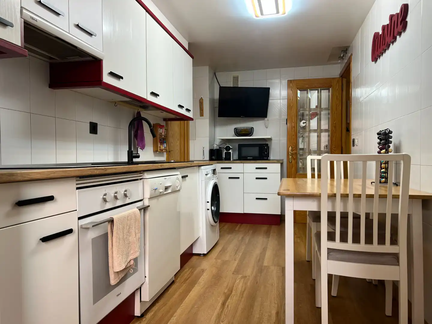 Cuina de Pis en venda en Sabiñánigo amb Calefacció, Parquet i Terrassa