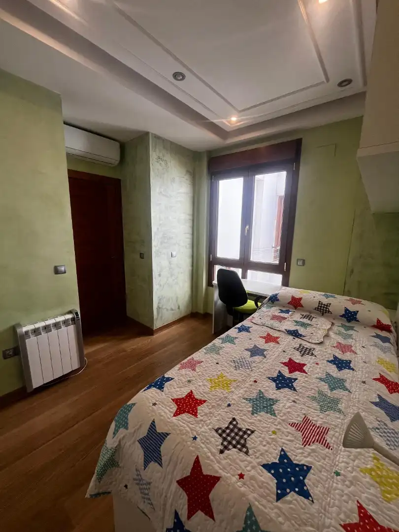 Schlafzimmer von Wohnung zur Miete in Granada mit Klimaanlage, Heizung und Parkett